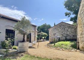 Villa Lafage in de Dordogne, Frankrijk Loft Lafage_patio x Villa Lafage 40plusteens