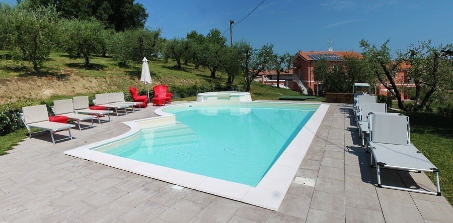 Agriturismo Mirco in Le Marche, Italie zwembad 2 Agriturismo Mirco 40plusteens image gallery