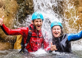 Canigou outdoor op camping Le Rotja in de Pyrenees-Orientales, Frankrijk Galamus - onder waterval Canigou Outdoor op Camping Le Rotja 40plusteens