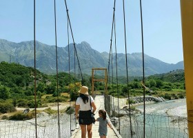 Albanie met kinderen brug - bijzondere europa reizen Local Hero Travel Albanië Rondreis 40plusteens