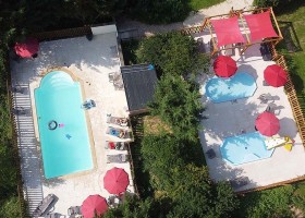 camping-vallee-de-lignac-in-lignac-frankrijk-zwembaden Camping Vallée de Lignac 40plusteens