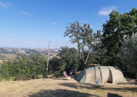 Camping Le Farfalle in Le Marche, Italie kampeerplek Camping Le Farfalle 40plusteens