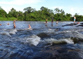 Travelnauts rondreis suriname-anuala-nature-resort Paramaribo, boottochten en apen in Suriname 40plusteens