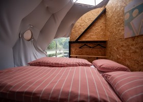 Glamping Auvergne Frankrijk Oceanië slaapkamer 1 Glamping Auvergne 40plusteens