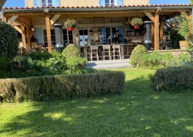 Domaine de Pamadera in Mialet, Frankrijk gite terras Domaine de Pamadera 40plusteens