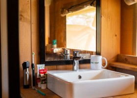 Agriturismo Angeli Sognanti in Le Marche, Italie safarilodgetent nieuw wastafel Agriturismo Angeli Sognanti 40plusteens