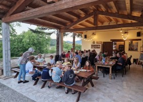 Camping il Tramonto in Le Marche Italie met zn allen eten Camping il Tramonto 40plusteens