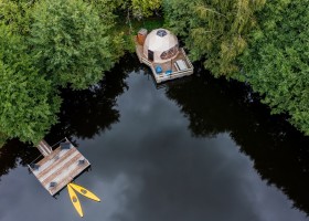 Glamping Auvergne Frankrijk Oceanië vanuit de lucht 3 Glamping Auvergne 40plusteens