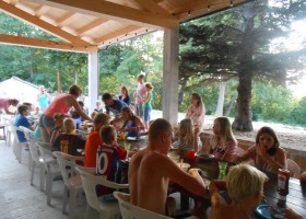Camping il Tramonto in Le Marche, Italie BBQ Camping il Tramonto 40plusteens