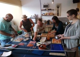 Casa Gemeos in Portugal pizza maken Casa Gemeos 40plusteens
