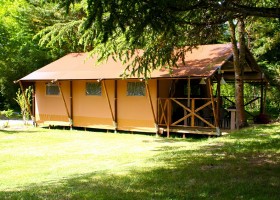 Camping des Arcades in de Lot, Frankrijk VIP lodge Camping des Arcades 40plusteens