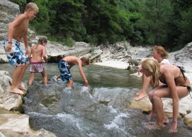 Casa Tartufo in Le Marche, Italie in het water spelen Casa Tartufo 40plusteens