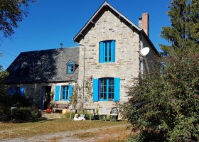 Les Renardieres in de Limousin, Frankrijk huis met blauwe luiken Les Renardières 40plusteens