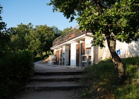 Casa Tartufo in Le Marche, Italie sanitairgebouw Casa Tartufo 40plusteens