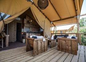 La Vallee Verte in de Gard Languedoc-Rousillon Frankrijk safaritent Camping La Vallée Verte 40plusteens