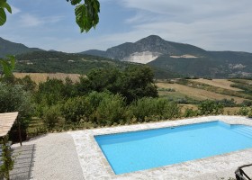 Villa Carina in Le Marche, Italie zwembad met uitzicht Villa Carina 40plusteens