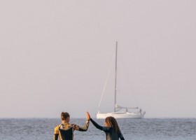 Laguna Beach Family Camps Öland, Zweden High five op water Laguna Beach Family Camps Öland 40plusteens