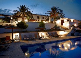 El Olivar by night.jpg Casa Rural El Olivar 40plusteens