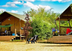 Camping Vallee de Lignac in Lignac, Frankrijk safaritenten Vallée de Lignac Camping Vallée de Lignac 40plusteens