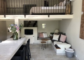 Le Mouron Rouge in Zuid-Frankrijk appartement woonkamer en slaapkamer Le Mouron Rouge 40plusteens