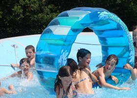 Camping il Tramonto in Le Marche, Italie zwembad Camping il Tramonto 40plusteens