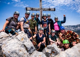 Canigou outdoor op camping Le Rotja in de Pyrenees-Orientales, Frankrijk VIA - stPaul - kruisgroepsfoto Canigou Outdoor op Camping Le Rotja 40plusteens