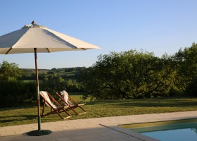 Boulede zwembad en parasol.jpg Boulède 40plusteens