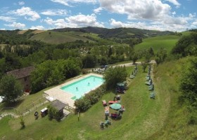 Podere Sei Poorte in Le Marche, Italie zwembad Camping Podere Sei Poorte 40plusteens