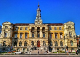 Travelnauts rondreis Spanje-baskenland - Bilbao - City Hall - stedelijk - gevel Rondreis Spaans Baskenland 40plusteens