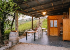 Agriturismo Angeli Sognanti in Le Marche, Italie hooischuur terras Agriturismo Angeli Sognanti 40plusteens