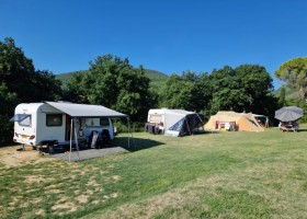 Camping il Tramonto in Le Marche Italie caravans op camping Camping il Tramonto 40plusteens
