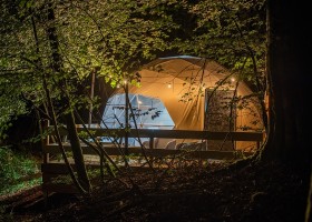 Glamping Auvergne Frankrijk Du Nord bij nacht Glamping Auvergne 40plusteens