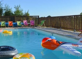 Camping Vallee de Lignac in Lignac, Frankrijk zwembad Camping Vallée de Lignac 40plusteens