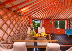 La Casita Vakantiehuizen La Granja di Antonio in Andalusie, Spanje glamping yurt woonkamer Glamping op La Granja de Antonio 40plusteens