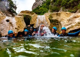 2. Canigou outdoor op camping Ascou La Forge in Ariege, Frankrijk - Galamus - grot Canigou Outdoor op Camping Ascou La Forge 40plusteens