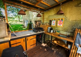 Glamping Auvergne Frankrijk Buitenkeuken 2023 Glamping Auvergne 40plusteens