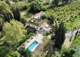 Hotel Molino in Guaro in Andalusie Spanje van bovenaf El Molino Santisteban 40plusteens