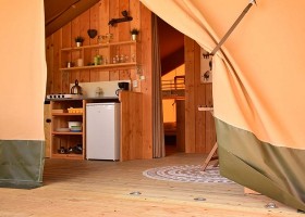 Camping Vallee de Lignac in Lignac, Frankrijk Nieuwe safaritent xl Camping Vallée de Lignac 40plusteens