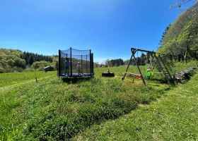 Glamping Auvergne Frankrijk speeltuin Glamping Auvergne 40plusteens