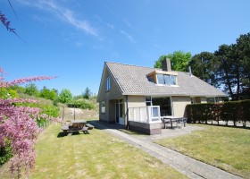 Vakantiehuisjes Waddenrust op Schiermonnikoog, Nederland loutjesdun-tuin Vakantiehuisjes Waddenrust 40plusteens