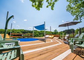 Glamping Auvergne Frankrijk zwembad Glamping Auvergne 40plusteens